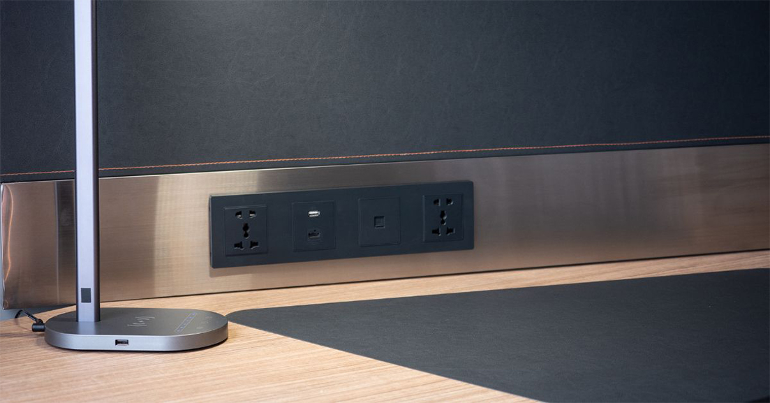 Right Grommet Banner